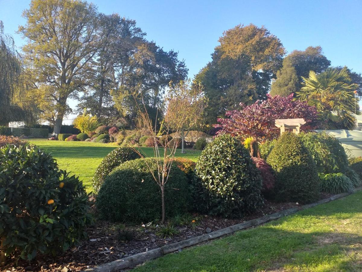 Rustling Oaks Nz Boho Pool House Hotel Cambridge Exterior photo