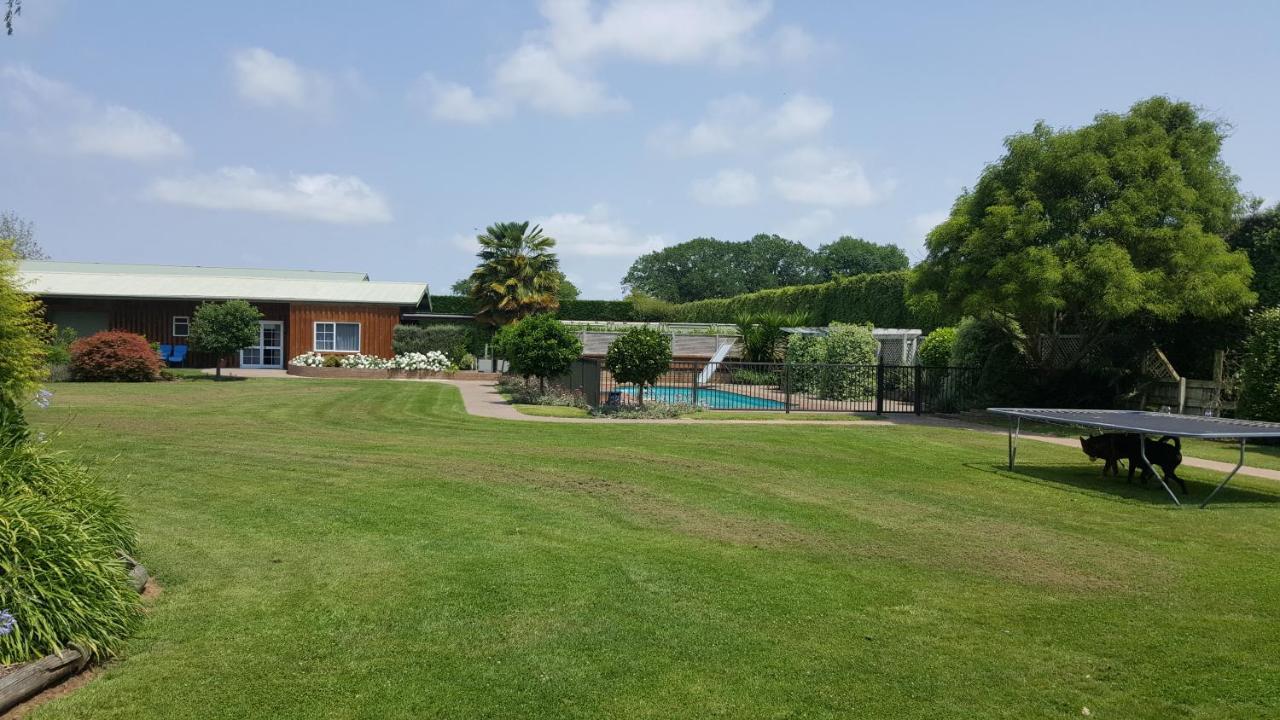 Rustling Oaks Nz Boho Pool House Hotel Cambridge Exterior photo